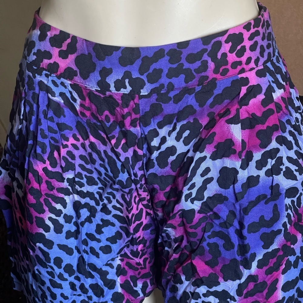 Decree Cheetah print shorts with elastic waist pull on & pockets womens